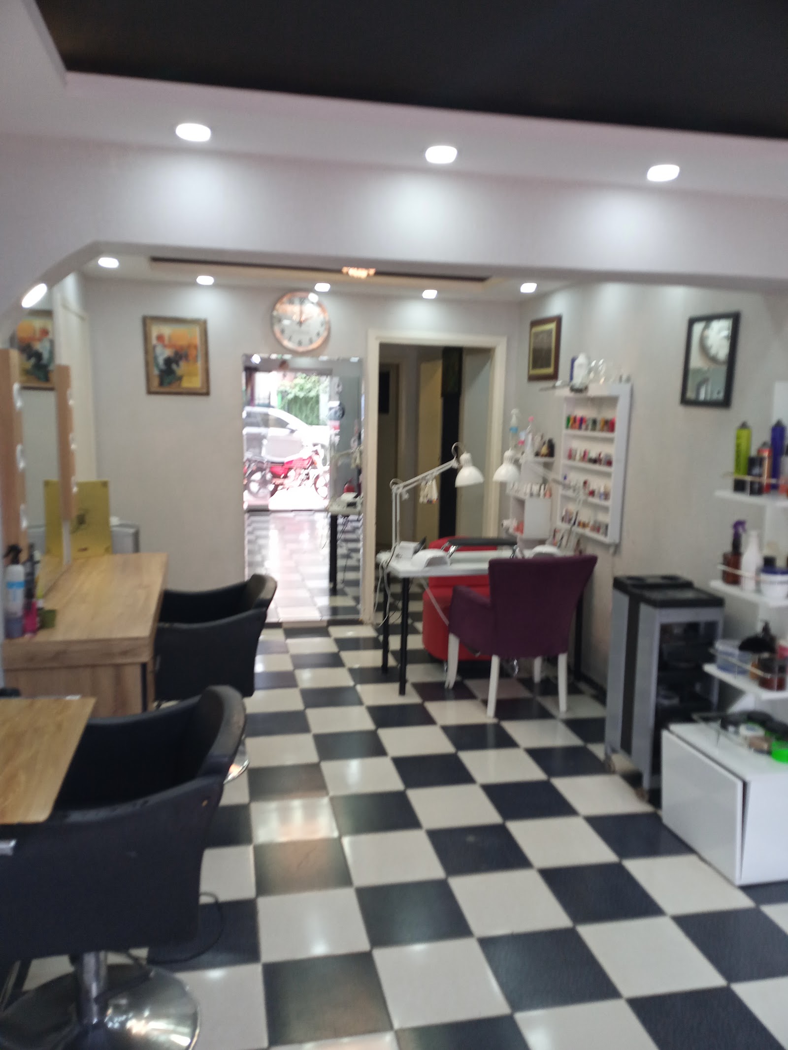 Anilla Bayan Kuaforu