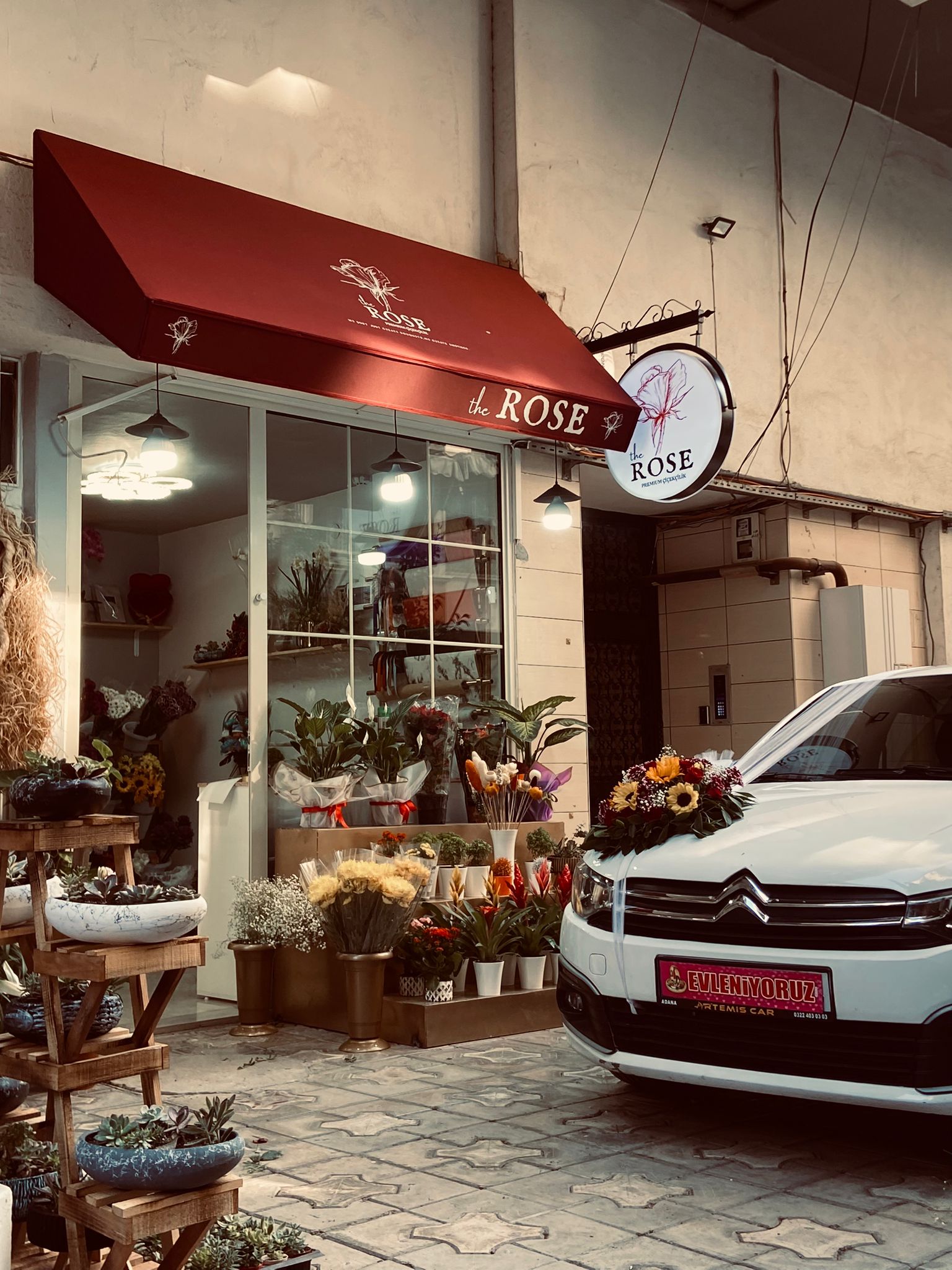 The Rose Premium Çiçekçilik kır düğünü mekanı — Seyhan